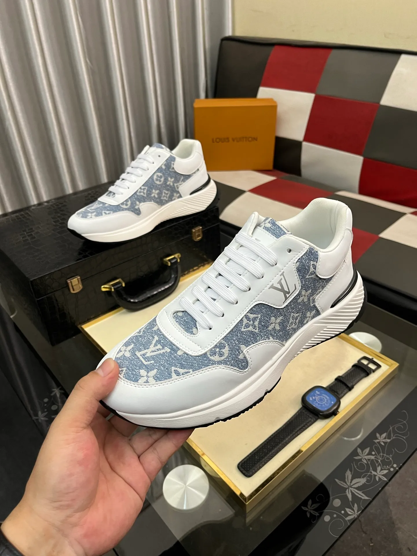 Men's shoes 💰458⌚️⌚️【LOUlS VUlTTON】Louis Vuitton ~ unique and casual style. LV counter purchasing 🏃casual shoes😍😍 are on sale at the men's counter at the same time. Italian imported brands select top-layer Italian cowhide. 🐑Sheepskin lining (refuses to discolor and grind feet) Sole: Original sole specially provided by the original factory 🎬Better in kind Code number: 38-444⃣️Color selection